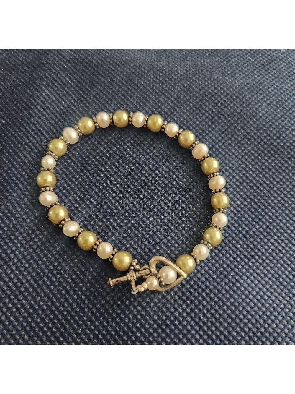 Single Strand Genuine White & Gray Pearl Toggle Bracelet - Picture 4 of 4